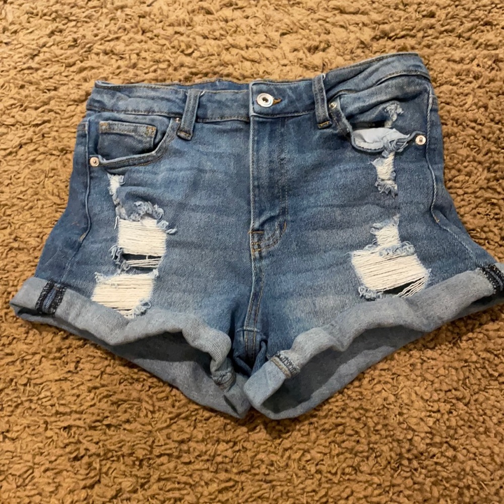 size 7/28, blue jean shorts